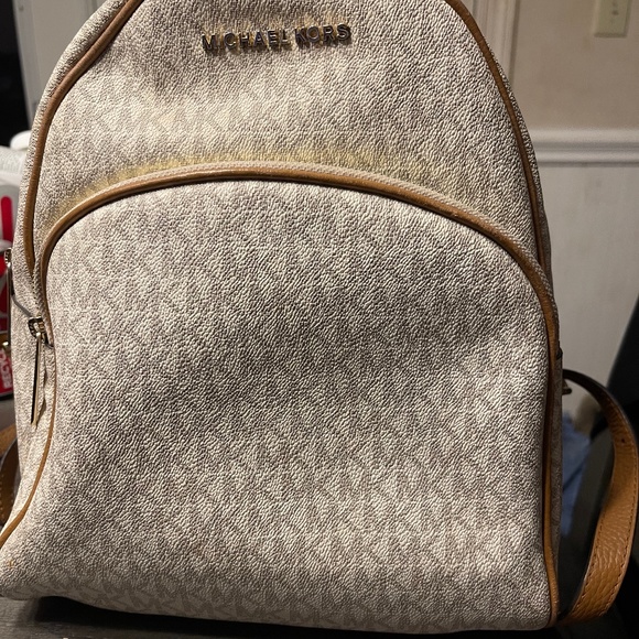 Cream and tan medium Michael Kors Bookbag with matching card holder ID wallet - Picture 1 of 3